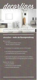 Flyer mit Wohnzimmereinrichtung, Zitat von Marie von Ebner-Eschenbach, Text zu Raumgestaltung.