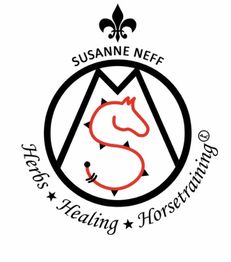 Logo mit Pferdekopf, Text: Susanne Neff, Herbs, Healing, Horsetraining, schwarzes und rotes Design.