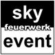 Schwarz-weißes Design mit den Worten "sky feuerwerk event" in unterschiedlichen Schriftgrößen.
