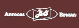 Logotipo marrón con texto "Arroces J&J Brasas" en letras blancas y diseño central ovalado.