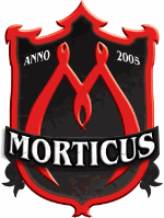 Wappen mit rotem Symbol, "Morticus" und "Anno 2005" auf schwarzem Hintergrund.