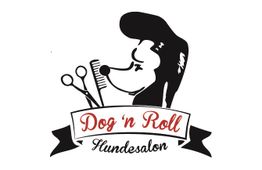 Logo des Hundesalons "Dog 'n Roll" mit Schere, Kamm und Friseurfigur.