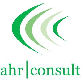 Grünes Logo mit geschwungenen Linien und dem Schriftzug "ahr consult".