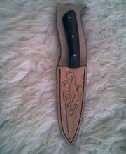 handpunzierte Messerscheide