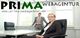 Büroszene mit zwei Personen und Logo: PRIMA Webagentur. Webseite im Bild: www.prima-webagentur.de.