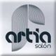 Logo del salón con diseño abstracto y letras en negro sobre fondo gris.
