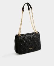 Bolso negro de cuero acolchado con cadenas doradas para colgar.