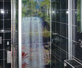 Dusche mit mit einer Fotofliesengestaltung aus Glas von Visiolith