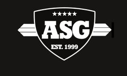 Schwarzes Schild-Logo mit "ASG", fünf Sternen und "EST. 1999" in Weiß.