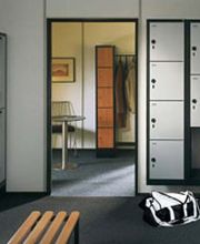 Umkleide - Schränke mit Stahl-Fronten