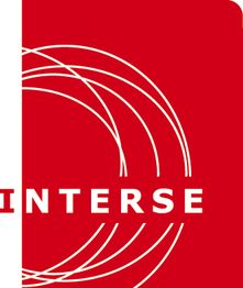 Roter Hintergrund mit weißen Kreisen, teilweise verdeckt, Schriftzug "INTERSE" sichtbar.