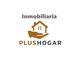 Logotipo con casa sobre mano, texto: "Inmobiliaria Plus Hogar".