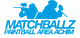 Zwei Personen, die Paintball spielen, mit blauem Text "Matchballz Paintball Area Achim" darunter.