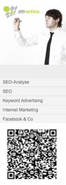 Mann in Hemd und Krawatte schreibt; darunter QR-Code und Begriffe wie SEO und Internet-Marketing.