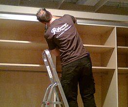 Wir bei der Arbeit Möbelmontage für Möbelhaus