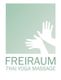 Logo mit Händen und Text: "FREIRAUM THAI YOGA MASSAGE" auf grünem Hintergrund.