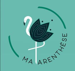 Un flamant rose stylisé avec texte "Ma Parenthèse" sur fond vert.