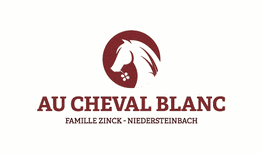 Logo "Au Cheval Blanc", texte avec silhouette de cheval, famille Zinck à Niedersteinbach.