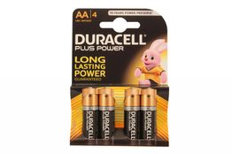 Pak Duracell Plus Power AA-batterijen met roze konijnemascotte, lange levensduur gegarandeerd.