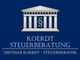 Logo von Koerdt Steuerberatung mit Paragrafenzeichen und klassischem Gebäudedesign.