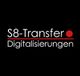 Weißer Text "S8-Transfer Digitalisierungen" auf schwarzem Hintergrund mit rotem Punkt.