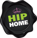 Logo mit der Aufschrift “HIP HOME” und einer Krone darüber auf schwarzem Hintergrund.