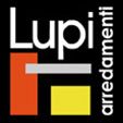 Logo con scritta "Lupi arredamenti" e forme geometriche rosse, grigie e gialle su sfondo nero.