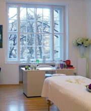 Genießen Sie sanfte Massagen in einem schönen Wohlfühlambiente