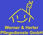 Logo von Werner & Herter Pflegedienste GmbH mit gelbem Haus und Rauch auf blauem Hintergrund.