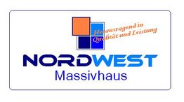 Logo mit Text "Nordwest Massivhaus", oben steht "Herausragend in Qualität und Leistung".