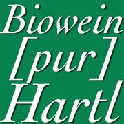 Grünes Logo mit weißem Text: "Biowein [pur] Hartl".