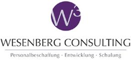 Logo von Wesenberg Consulting, lila Kreis mit "W³", Text: Personalbeschaffung, Entwicklung, Schulung.