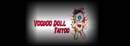 "Illustration: 'Voodoo Doll Tattoo' und eine voodooähnliche Puppe mit Knopfaugen und Herz."