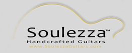 Logotipo de Soulezza Guitars con texto "Handcrafted Guitars" y enlace a soulezzaguitars.com.