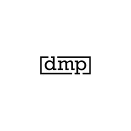 „dmp“-Logo in schwarzer Schrift mit rechteckigem Rahmen auf weißem Hintergrund.