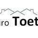 Logo van Buro Toetz met huisjes op de achtergrond.