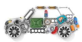 Autoteile, die wie ein Auto angeordnet sind, von Reifen bis zu Motor- und Karosserieteilen.