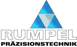 Ein blaues und graues Dreieck über dem Text "RUMPEL PRÄZISIONSTECHNIK".