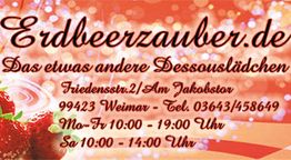 Erdbeerzauber.de Werbung mit Kontaktinfos und Öffnungszeiten vor roten Hintergrund mit Erdbeeren.