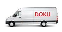 Weißer Lieferwagen mit rotem Schriftzug "DOKU" an der Seite, auf weißem Hintergrund.