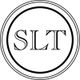 Schwarzer Kreis mit den Buchstaben "SLT" in der Mitte auf weißem Hintergrund.