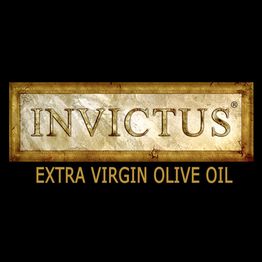 Etichetta marrone con scritta "Invictus" e "Extra Virgin Olive Oil" su sfondo nero.