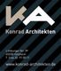 Schwarz-gestreiftes Logo der Konrad Architekten mit Kontaktinfos und Webadresse.