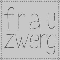 Grauer Hintergrund mit handgeschriebenem Text "frau zwerg".