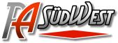 Logo mit Schriftzug "PA SüdWest" in Grau und Rot, darunter ein rotes Dreieck.