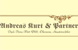 Text in dekorativer Schrift: "Andreas Kurt & Partner, Dipl.-Verw.-Wirt (FH), Ökonom, Staatsrechtler".