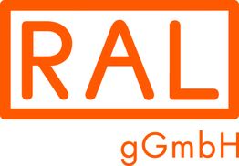RAL-Logo in Orange mit der Aufschrift "gGmbH" darunter.