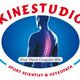 Logo di Kinestudio: silhouette di una schiena evidenziata con colonna vertebrale visibile.