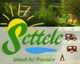Logo mit grünem Schriftzug "Settele"; Sonne, Wasser, und Symbole für Wohnwagen und Zelt.