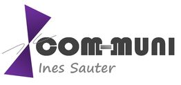 Logo mit lila Pfeil und Text: "COM-MUNI Ines Sauter".